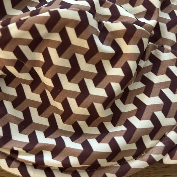 Monday Swimwear Brown and White Geometric Underwire Bikini Top - Picture 4 of 7